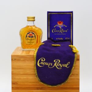 Alternative view of Crown Royal - Fine De Luxe Blended Canadian Whiskey Miniatur