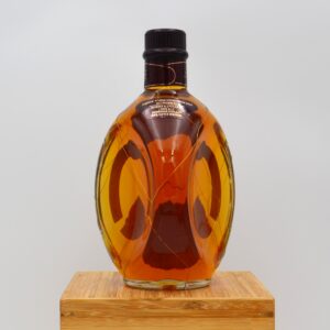Alternative view of Dimple 12yo De Luxe Scotch Whisky